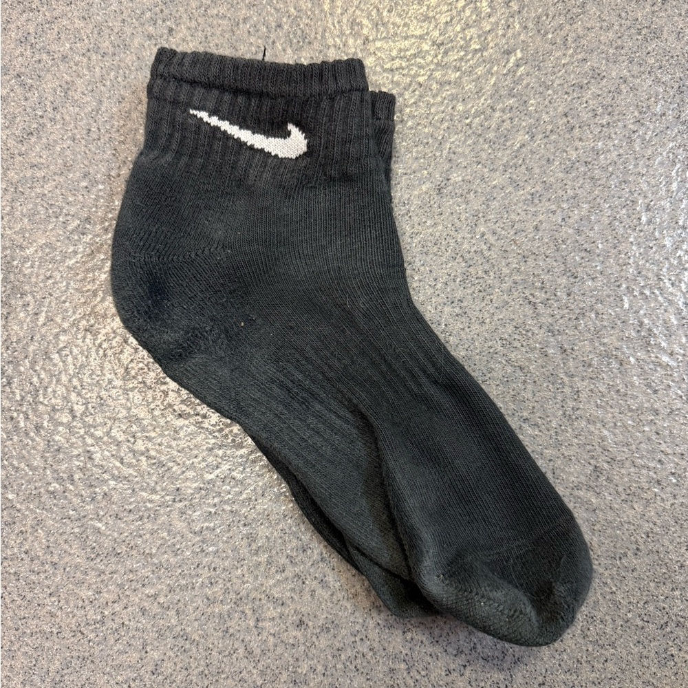 Men’s Nike Black Ankle Socks – Size L (8–12) – Used Athletic Workout Socks